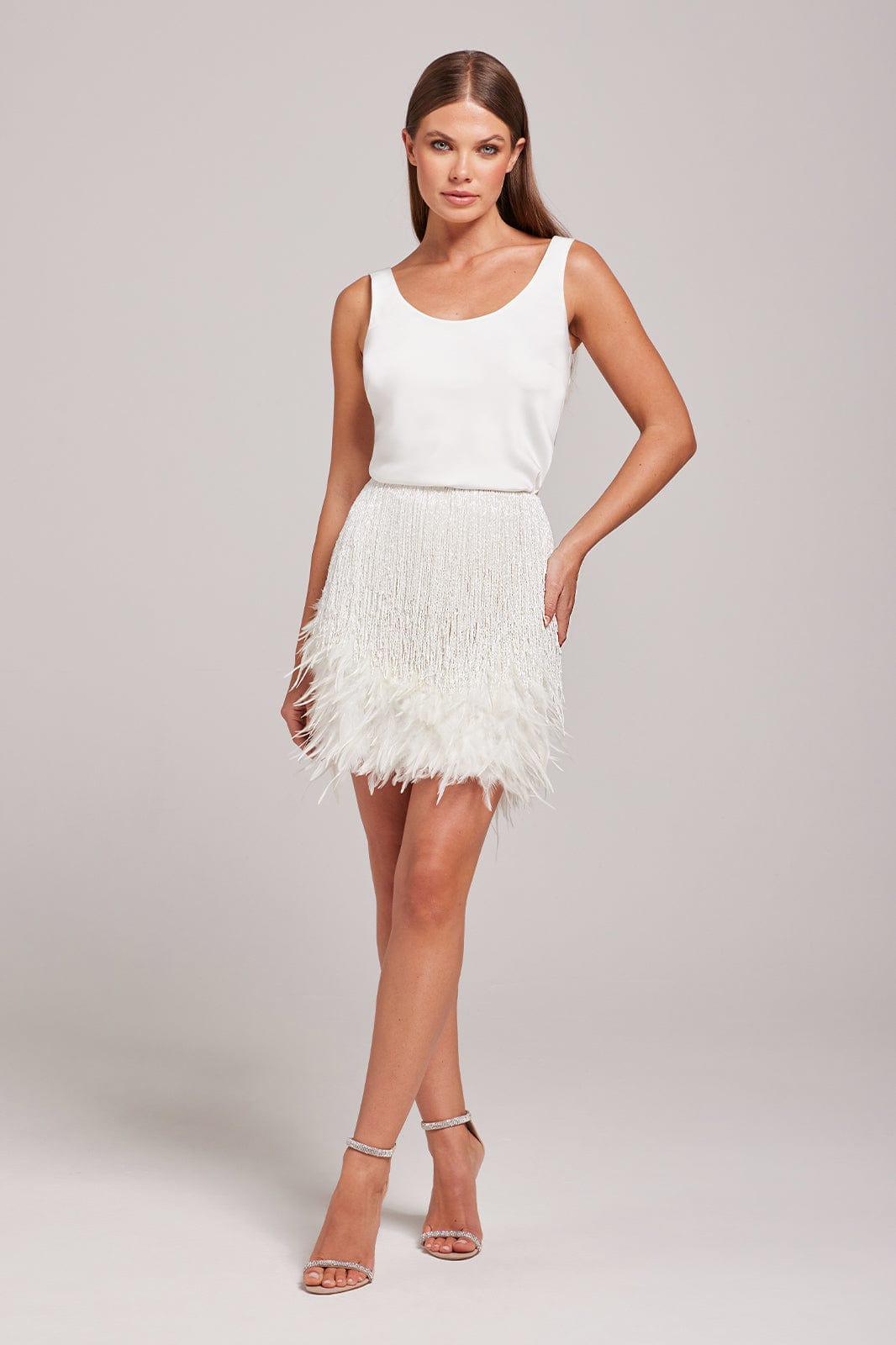 Sara White Skirt Tenues pour la mariée moderne The Wedding Explorer